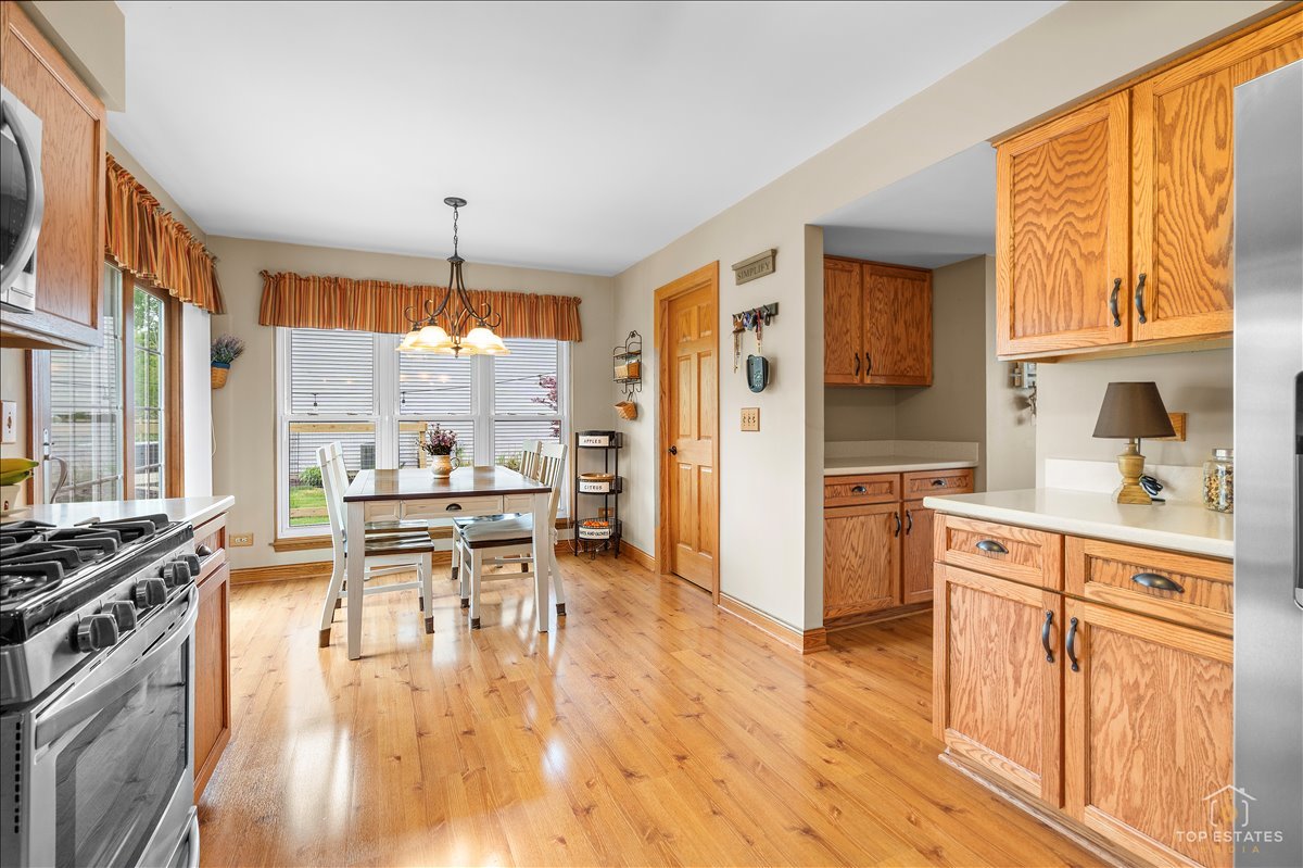 312 Greenview Drive, Crystal Lake, IL 60014