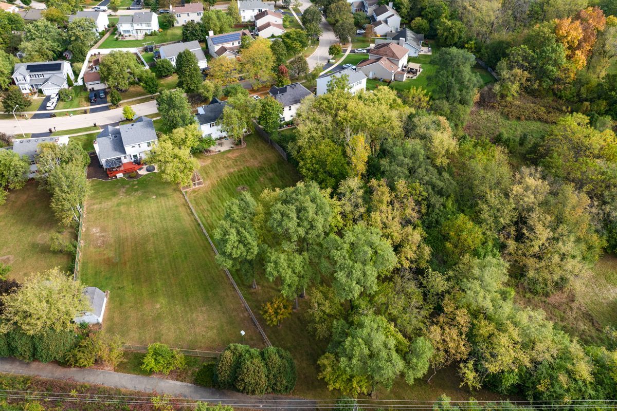312 Greenview Drive, Crystal Lake, IL 60014
