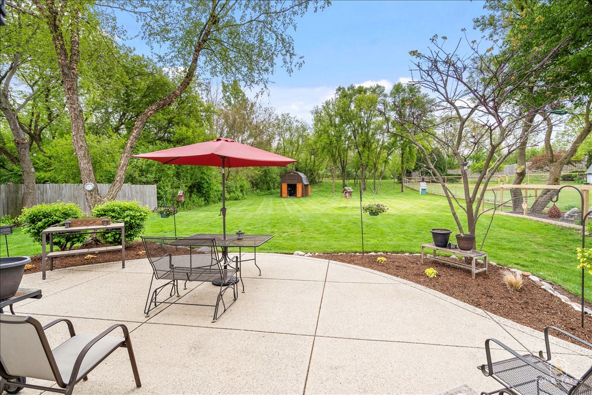 312 Greenview Drive, Crystal Lake, IL 60014