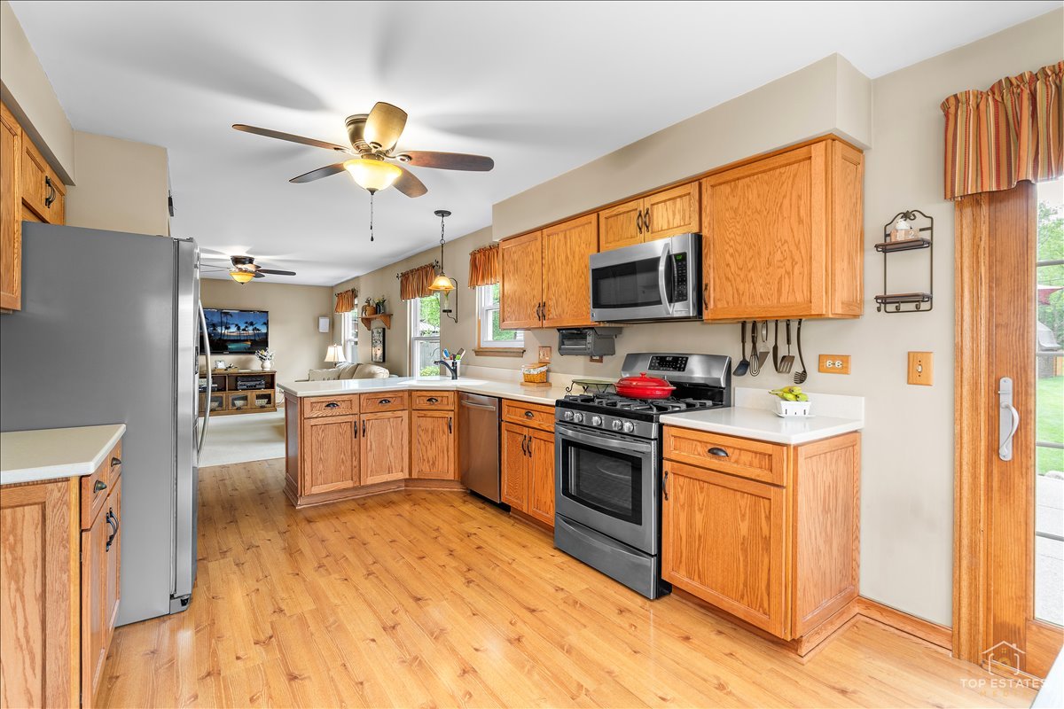 312 Greenview Drive, Crystal Lake, IL 60014