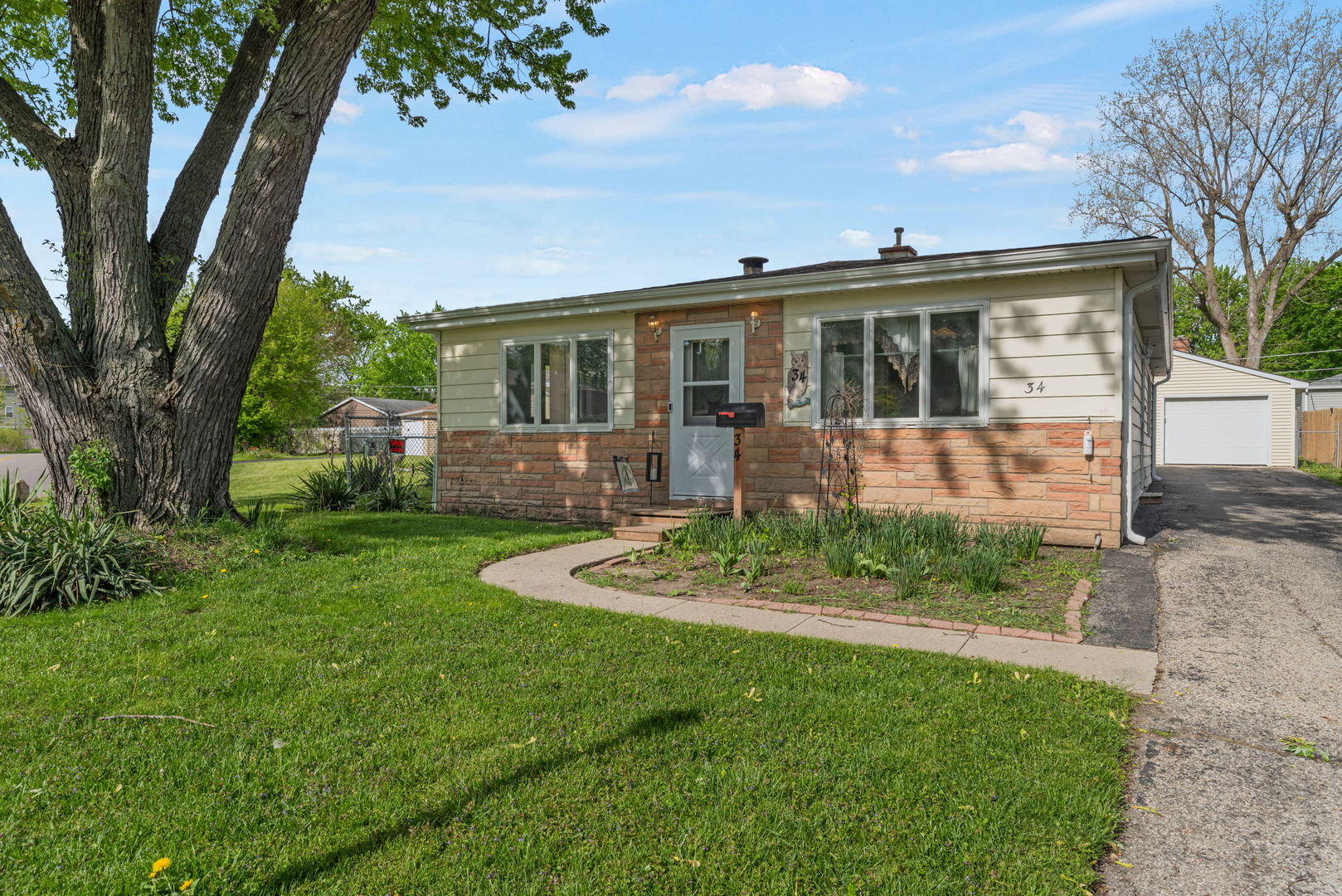 34 N California Avenue, Mundelein, IL 60060