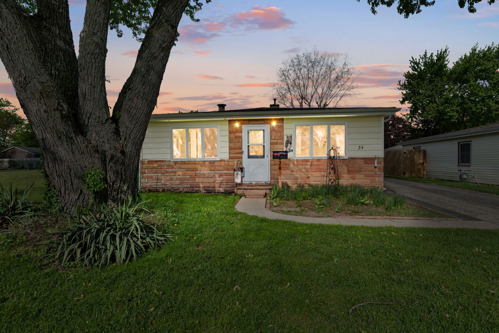 34 N California Avenue, Mundelein, IL 60060