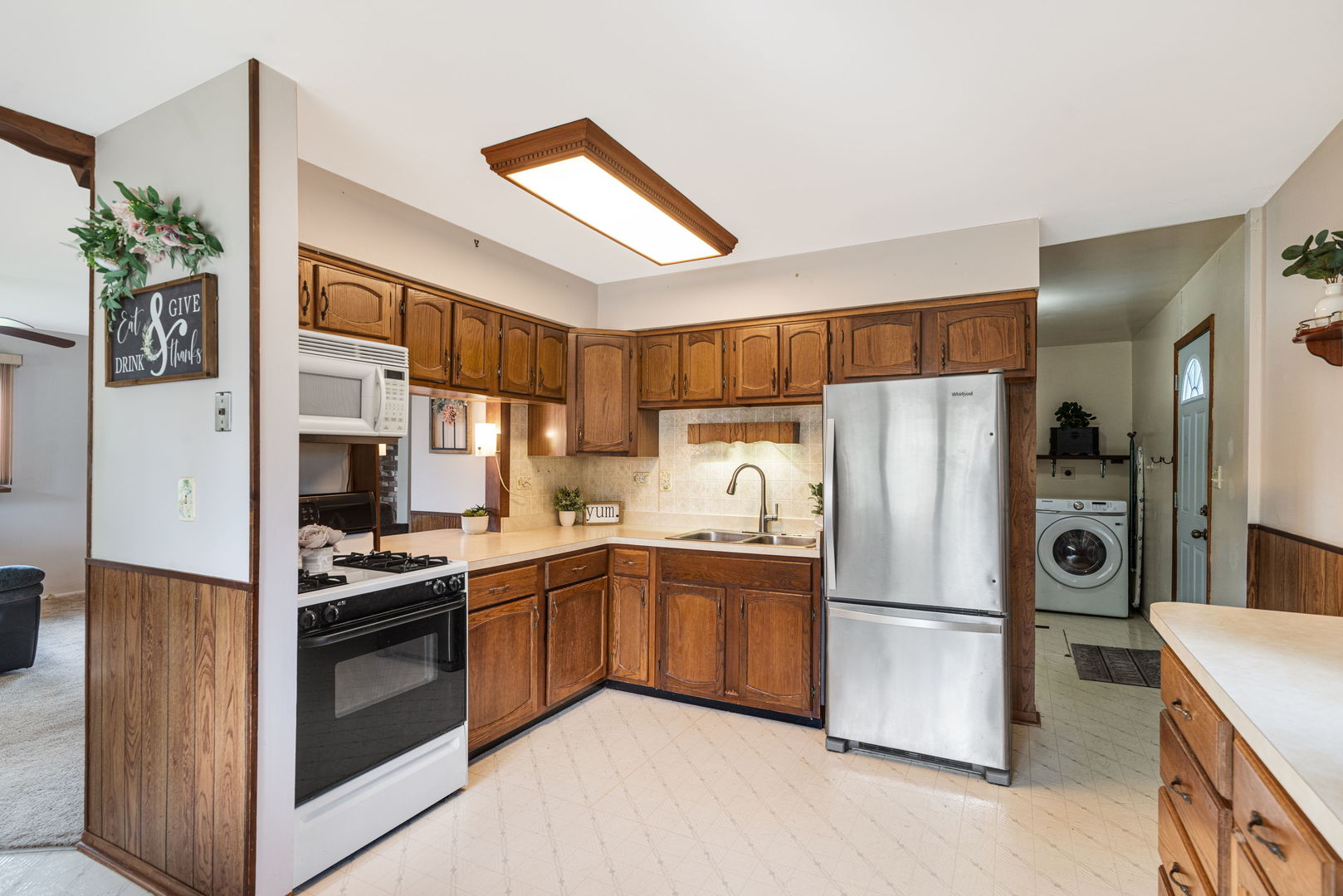 34 N California Avenue, Mundelein, IL 60060