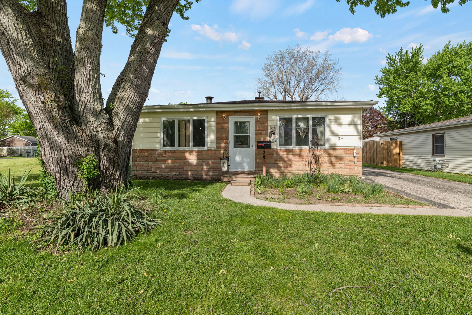 34 N California Avenue, Mundelein, IL 60060