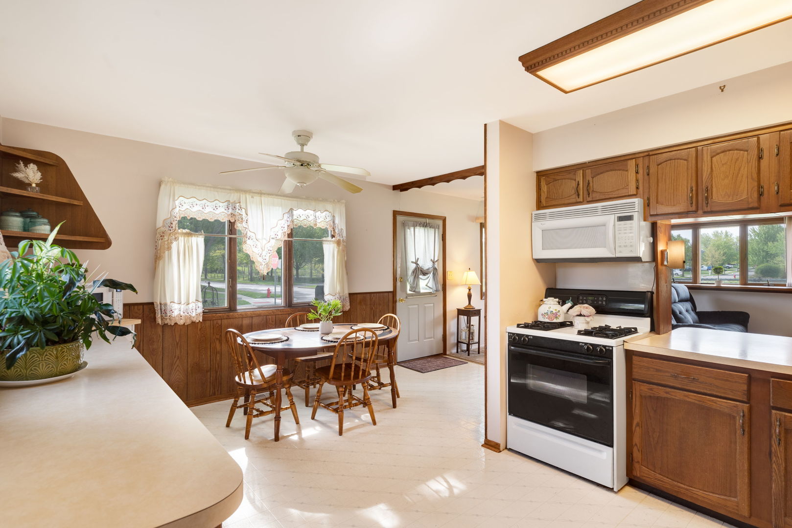 34 N California Avenue, Mundelein, IL 60060