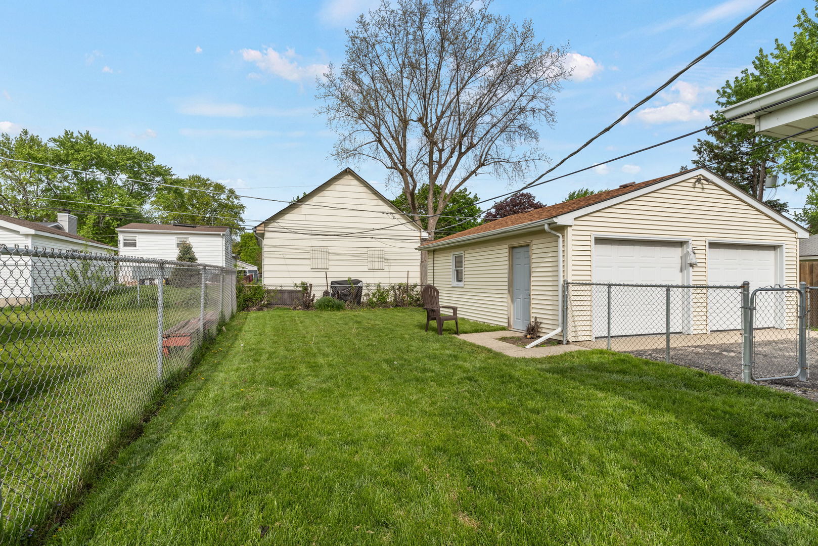 34 N California Avenue, Mundelein, IL 60060