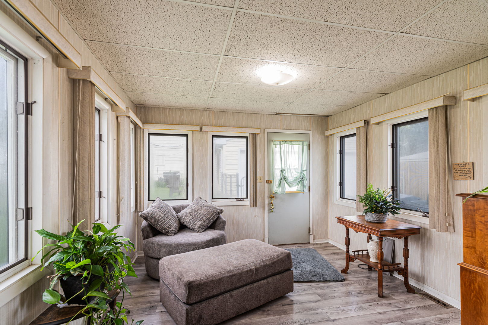 34 N California Avenue, Mundelein, IL 60060