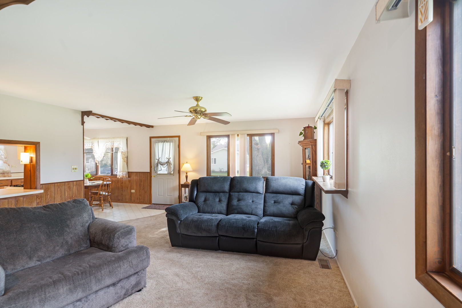 34 N California Avenue, Mundelein, IL 60060