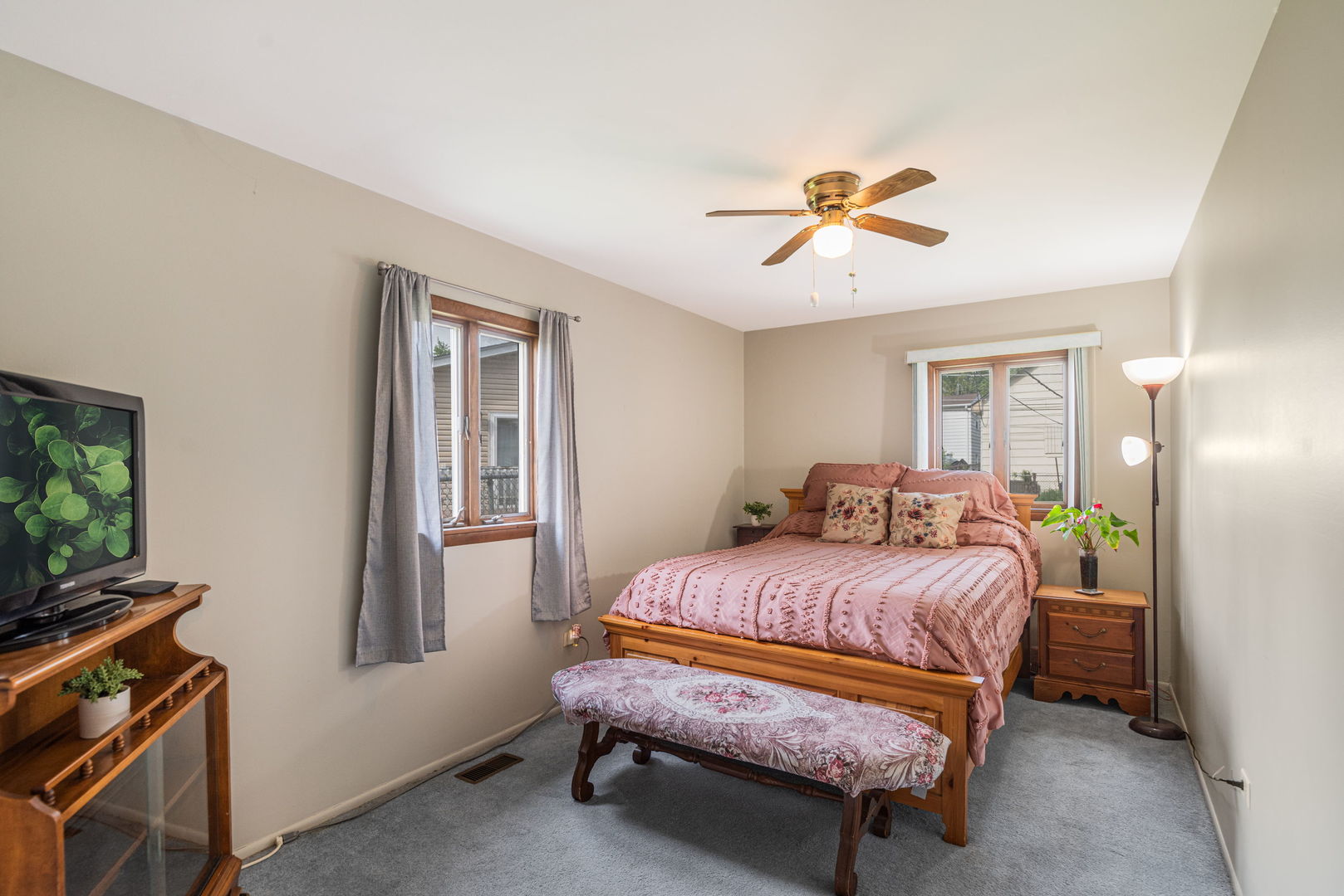 34 N California Avenue, Mundelein, IL 60060