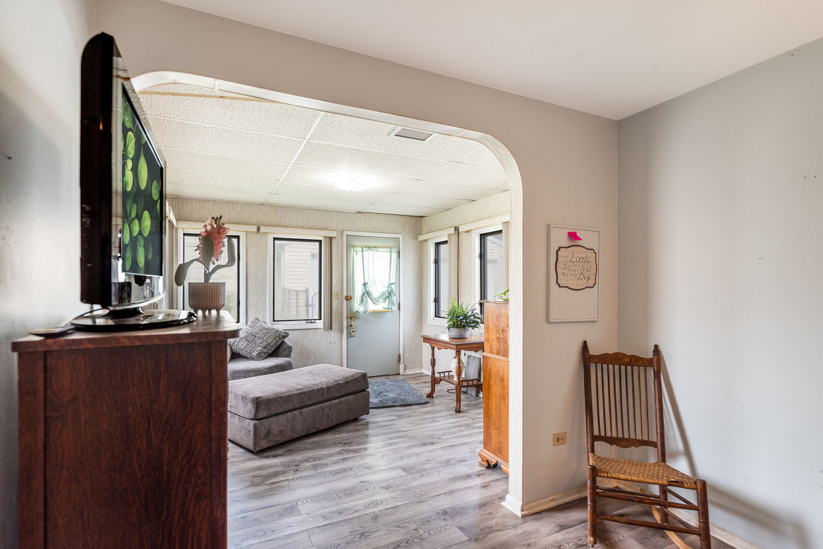 34 N California Avenue, Mundelein, IL 60060