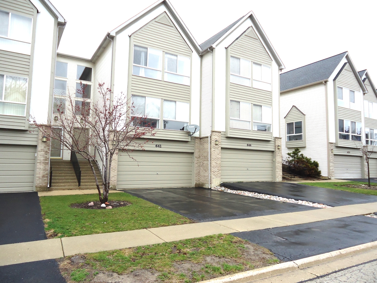 642 DIAMOND POINTE Drive, Mundelein, IL 60060