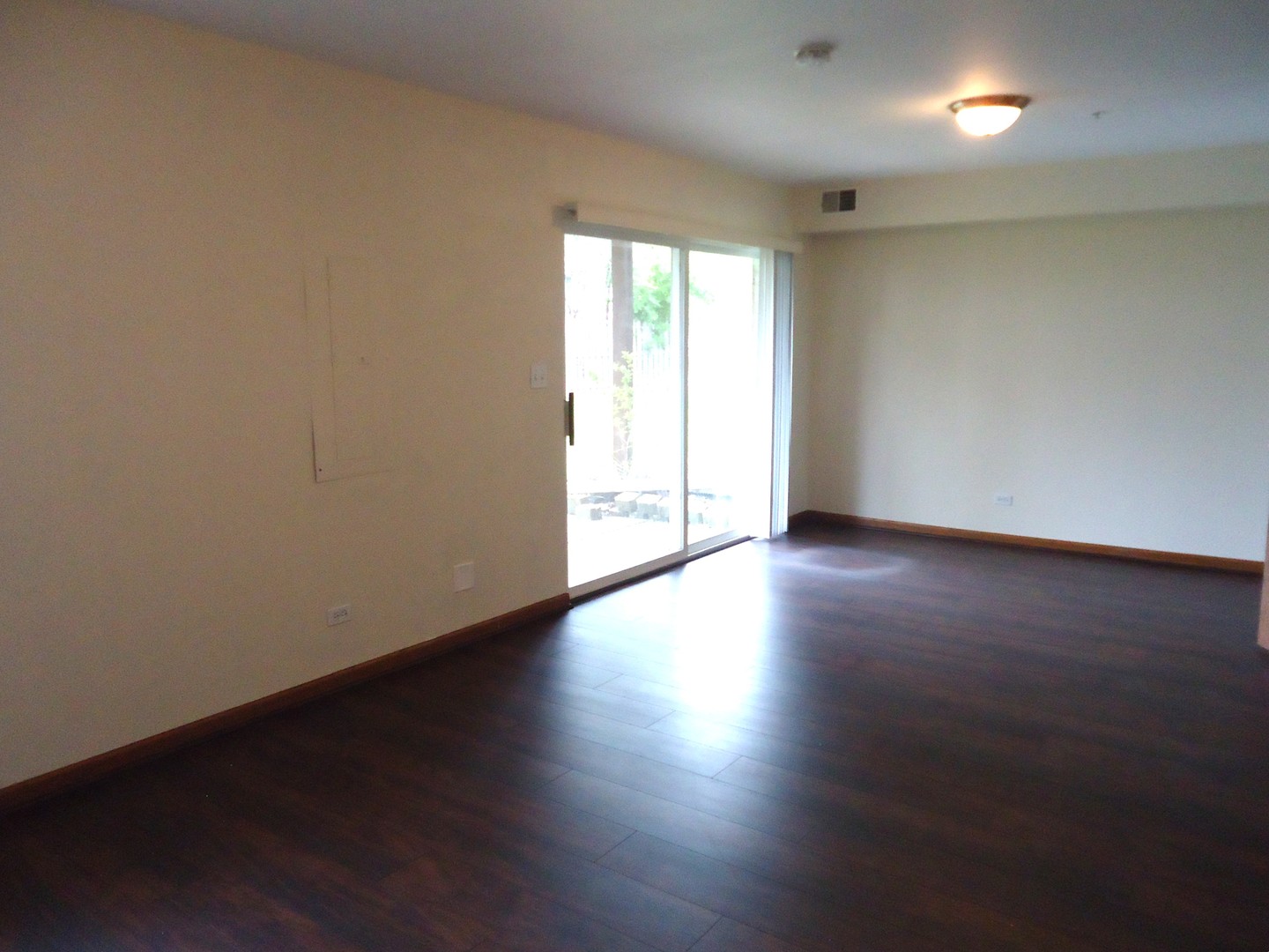 642 DIAMOND POINTE Drive, Mundelein, IL 60060