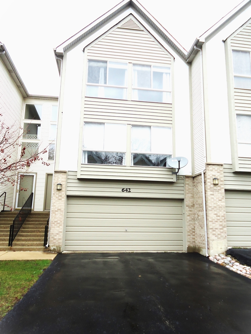 642 DIAMOND POINTE Drive, Mundelein, IL 60060