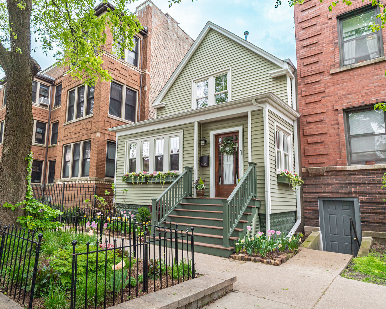 1443 W Catalpa Avenue, Chicago, IL 60640