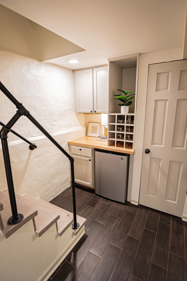 1443 W Catalpa Avenue, Chicago, IL 60640