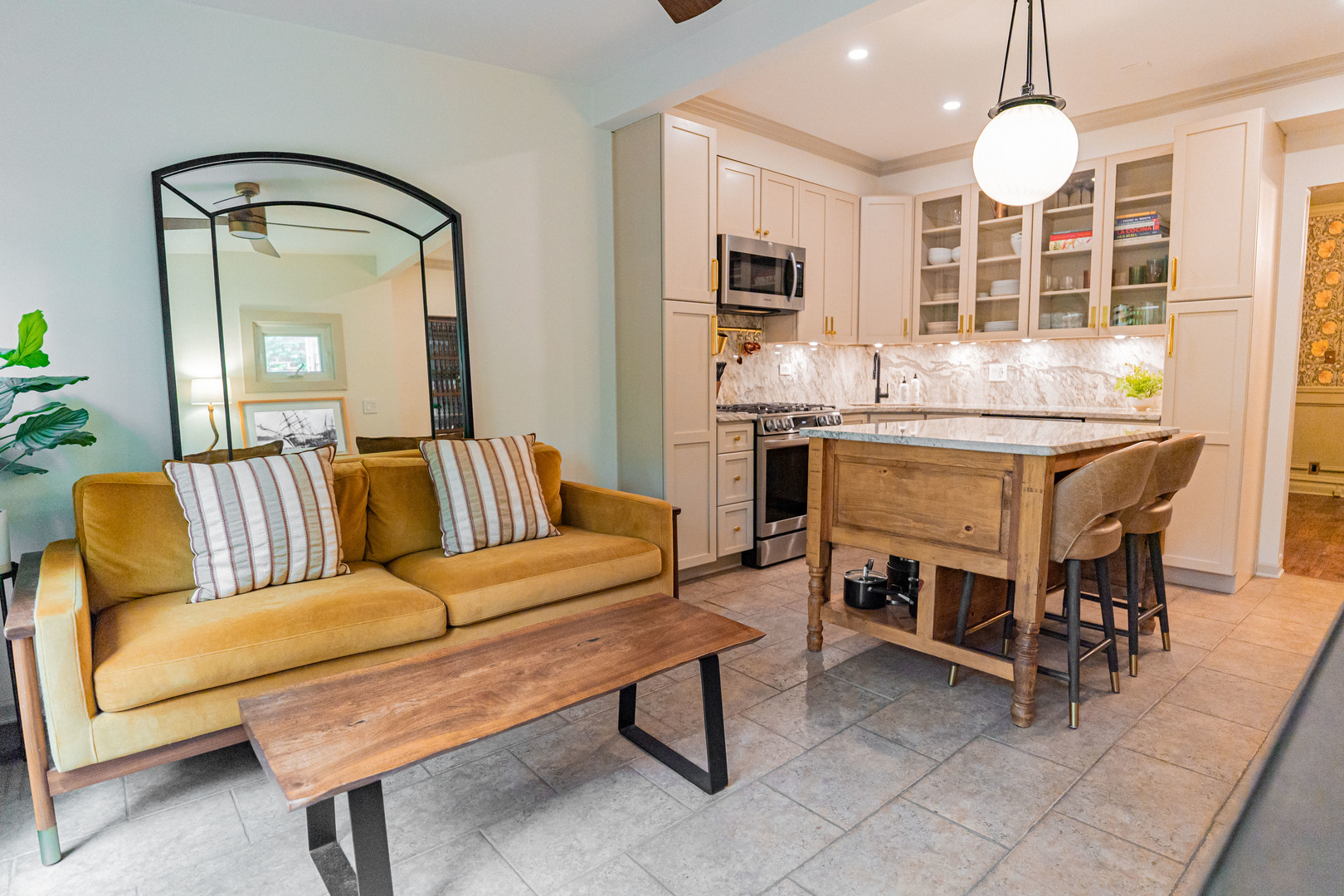 1443 W Catalpa Avenue, Chicago, IL 60640