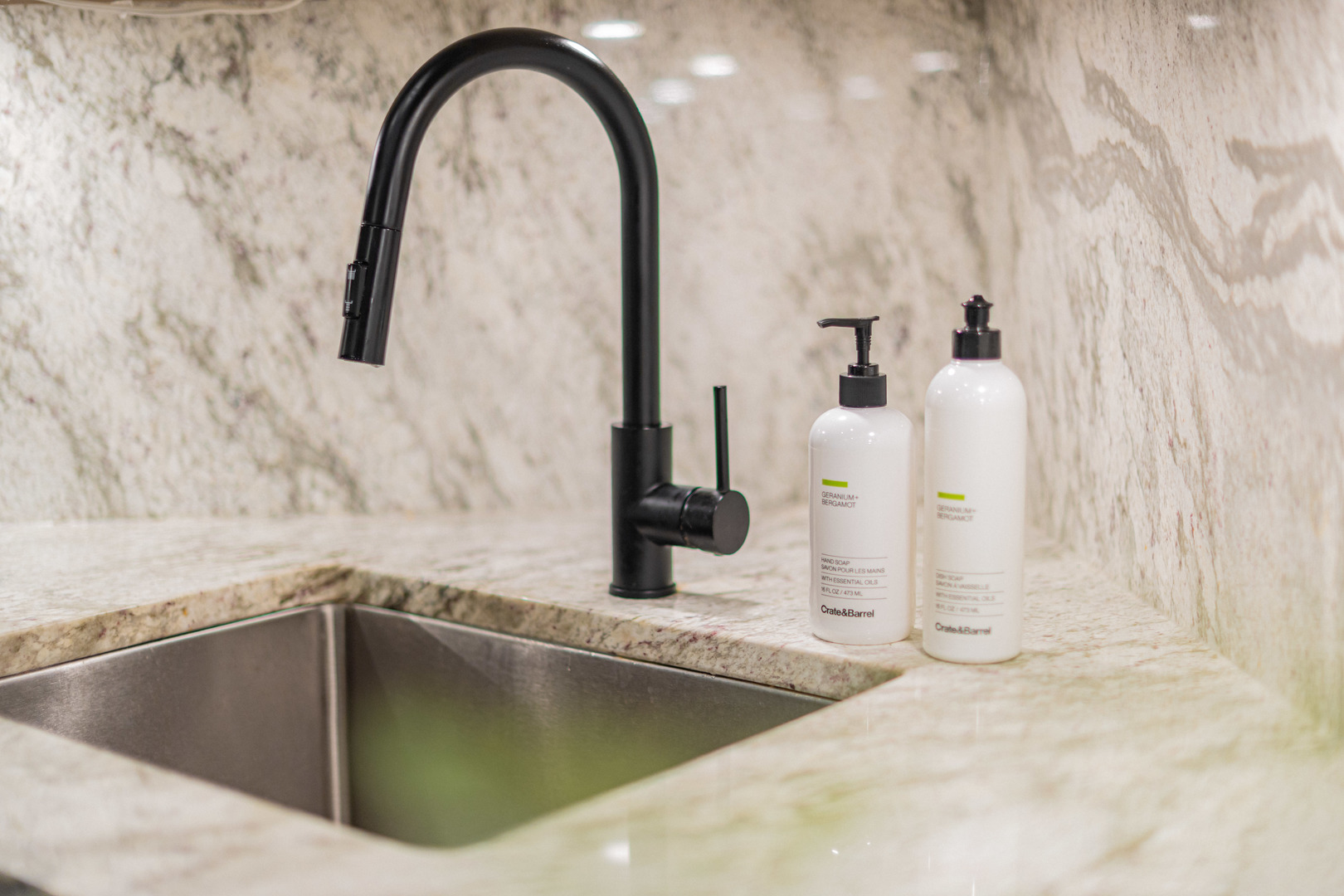 1443 W Catalpa Avenue, Chicago, IL 60640