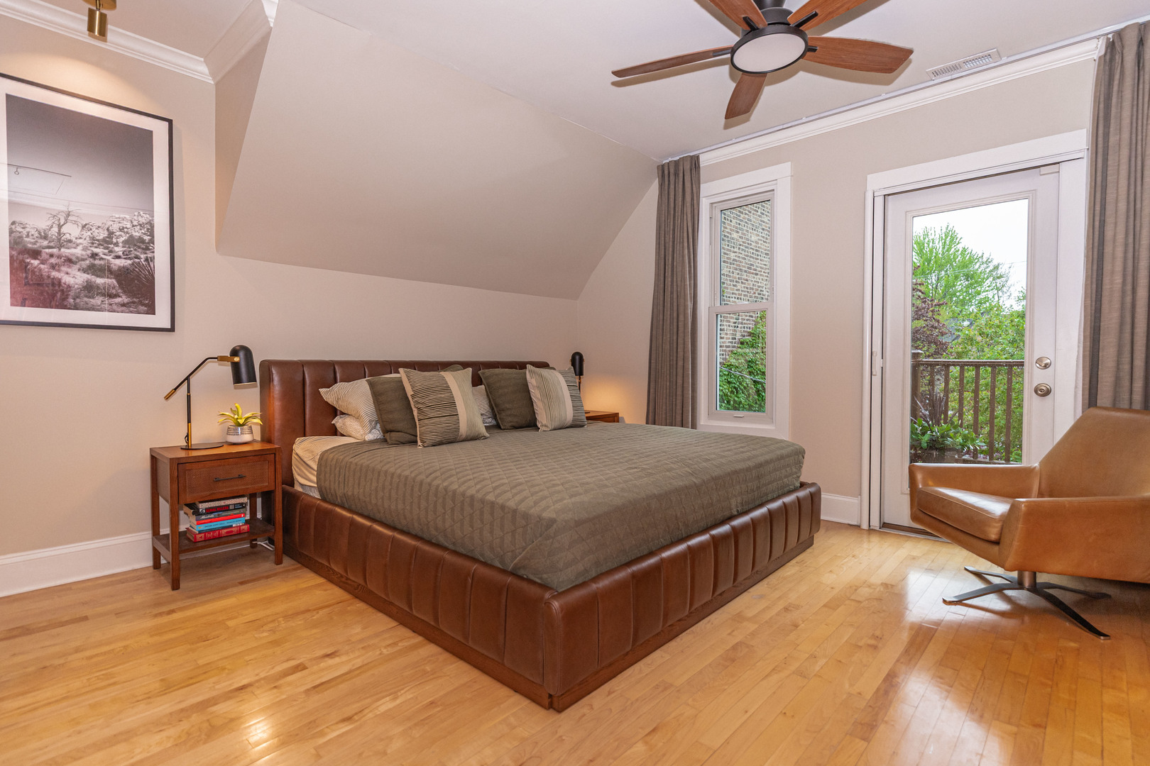 1443 W Catalpa Avenue, Chicago, IL 60640