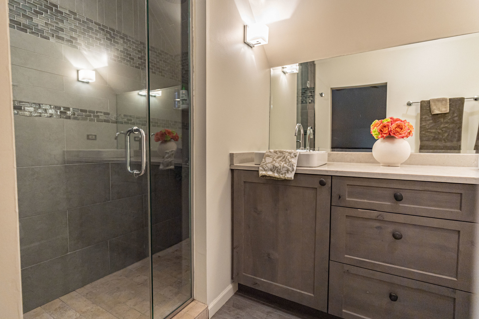 1443 W Catalpa Avenue, Chicago, IL 60640