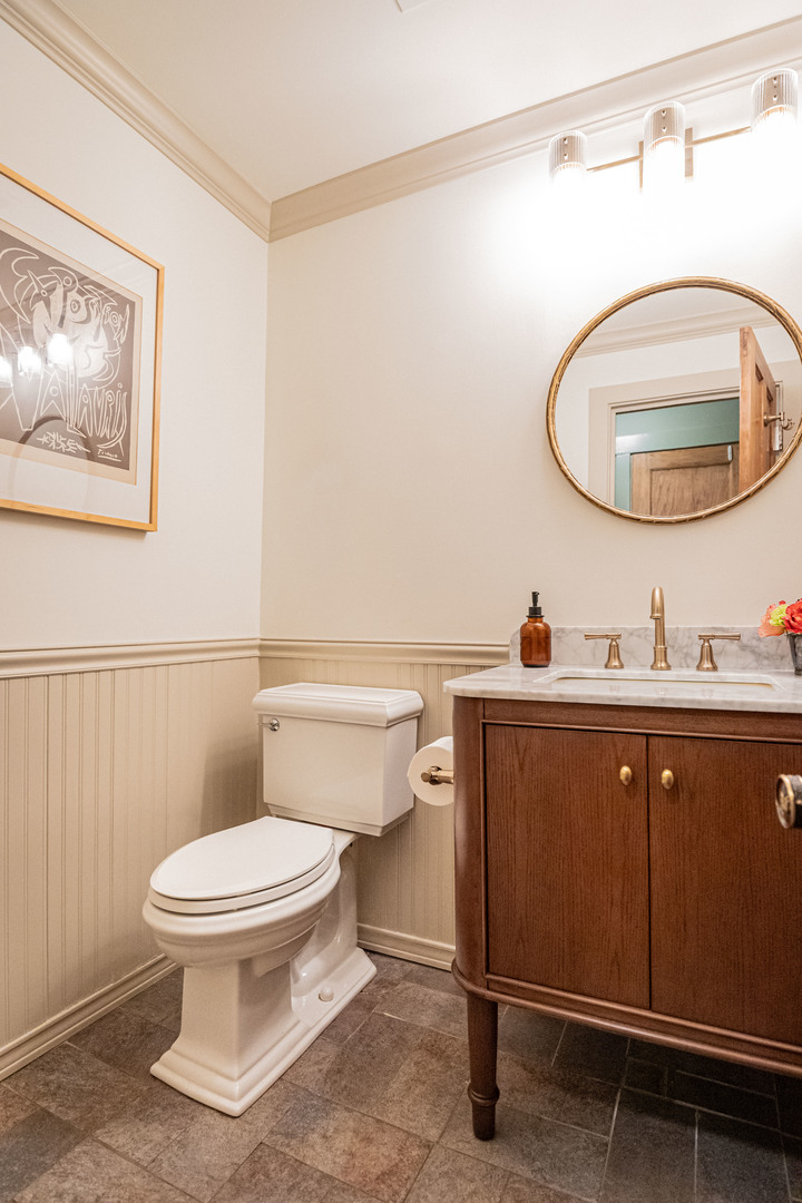 1443 W Catalpa Avenue, Chicago, IL 60640