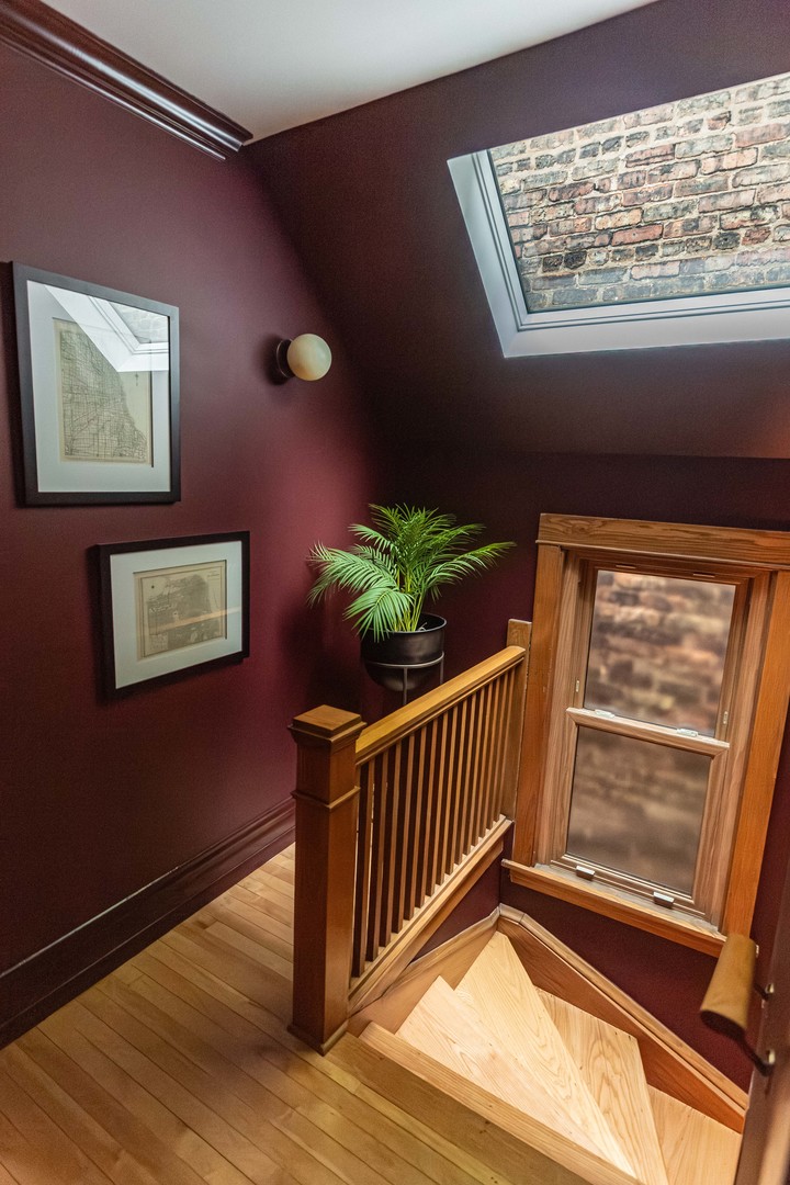 1443 W Catalpa Avenue, Chicago, IL 60640