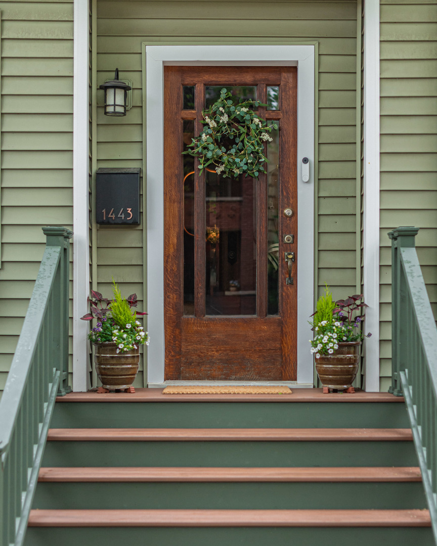 1443 W Catalpa Avenue, Chicago, IL 60640