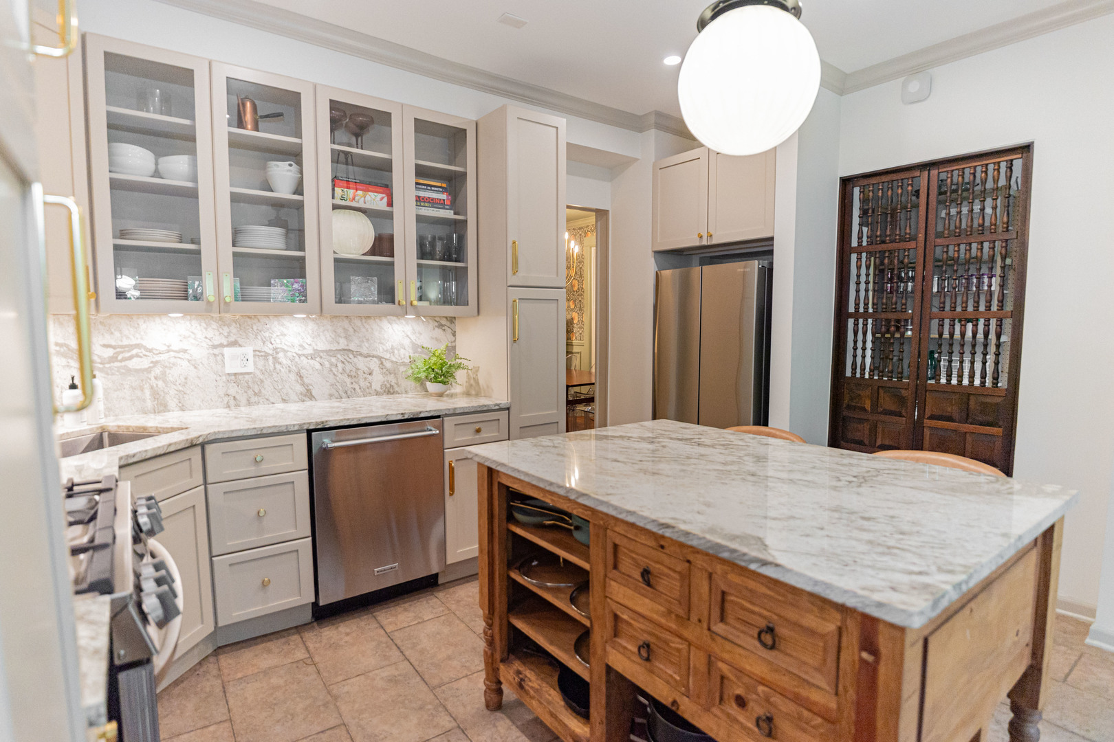 1443 W Catalpa Avenue, Chicago, IL 60640