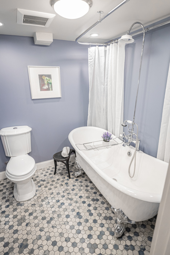 1443 W Catalpa Avenue, Chicago, IL 60640