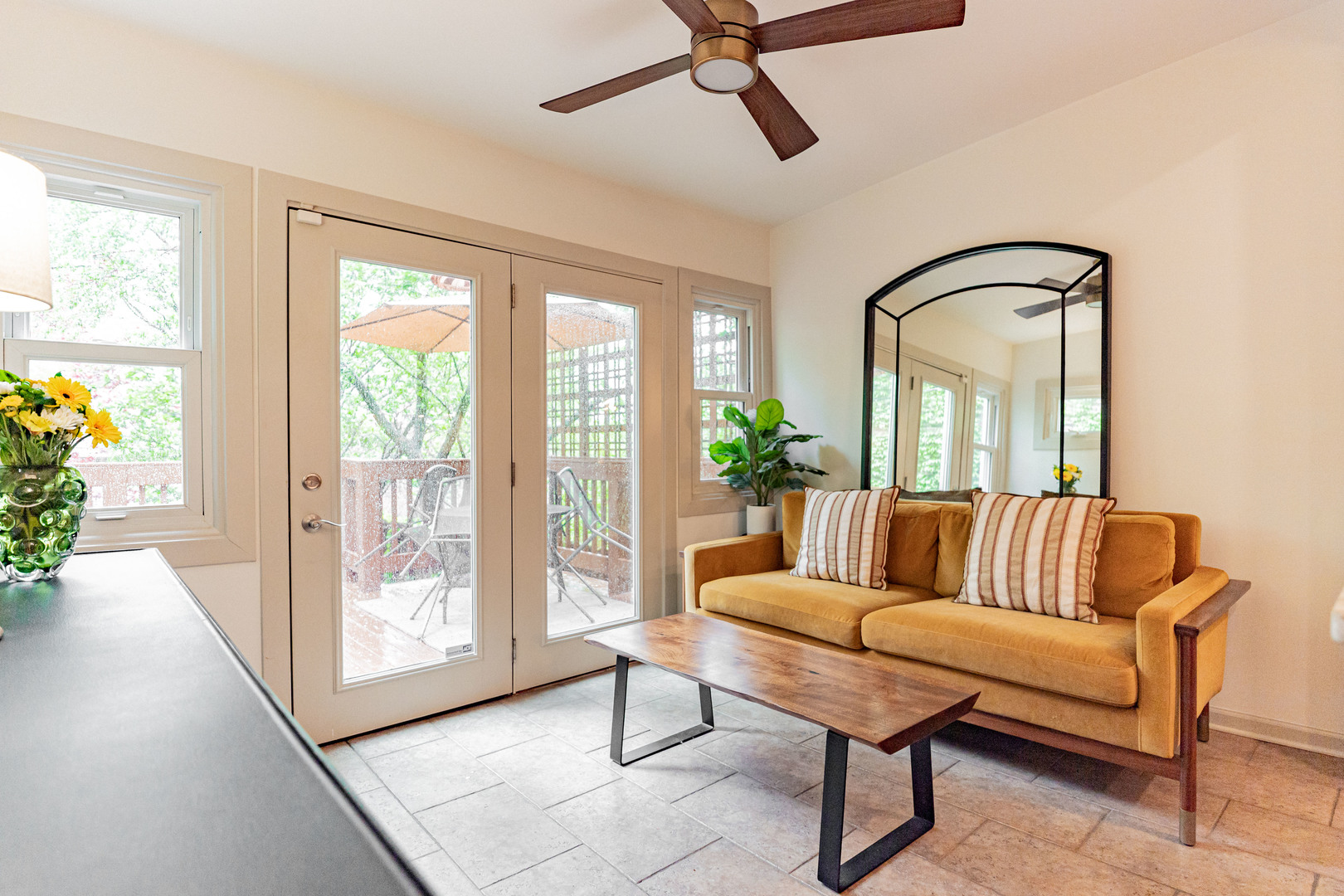 1443 W Catalpa Avenue, Chicago, IL 60640