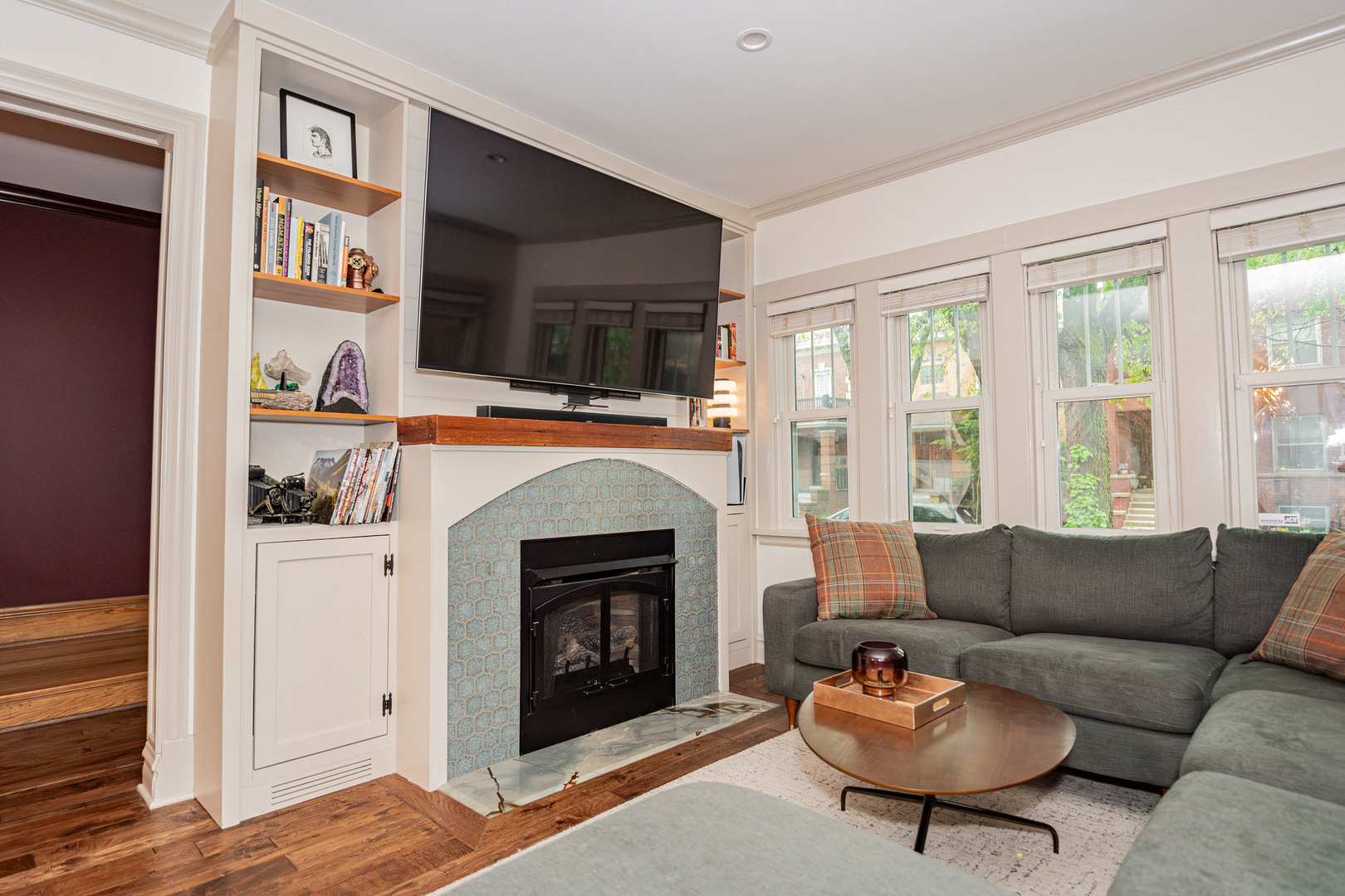 1443 W Catalpa Avenue, Chicago, IL 60640