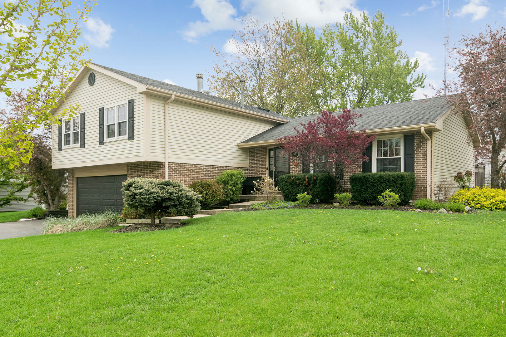 715 Fieldstone Circle, Lake Zurich, IL 60047
