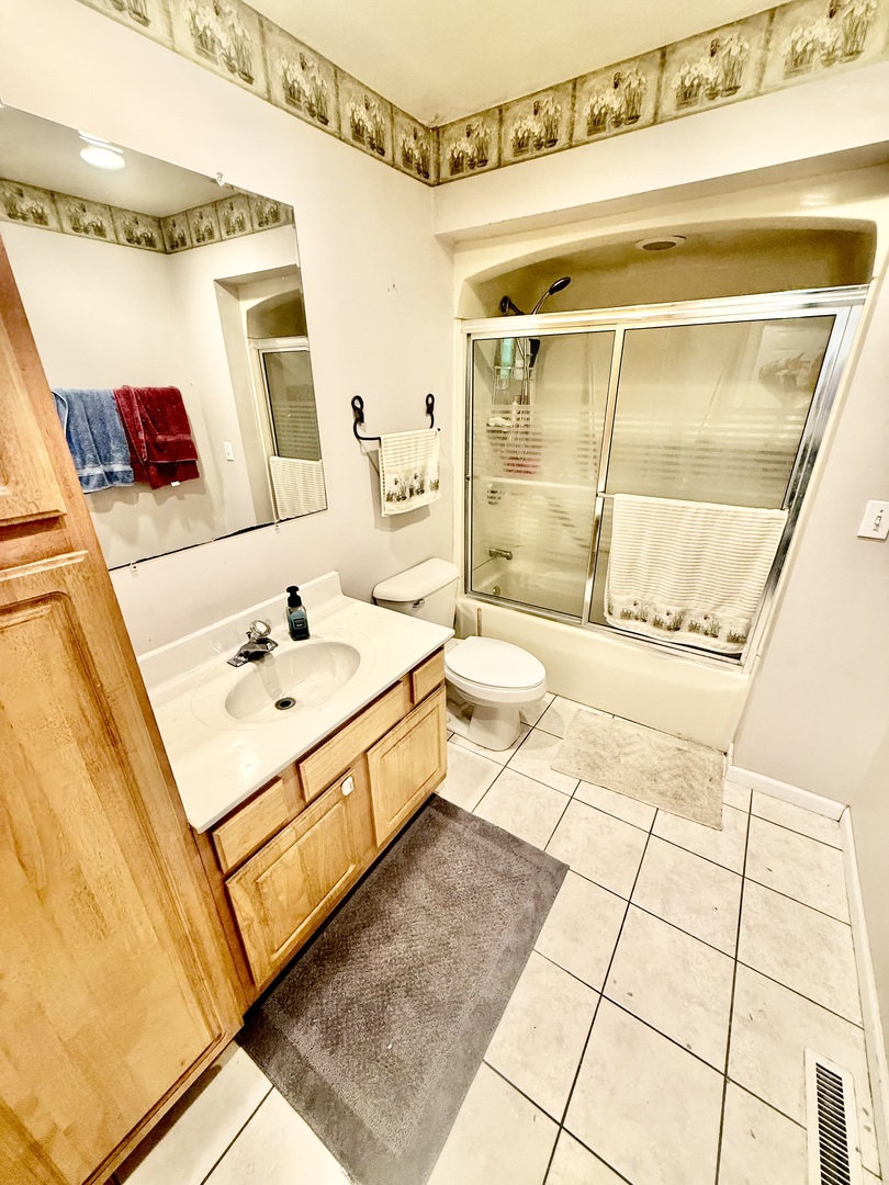 407 Santa Barbara Road, Lakemoor, IL 60051