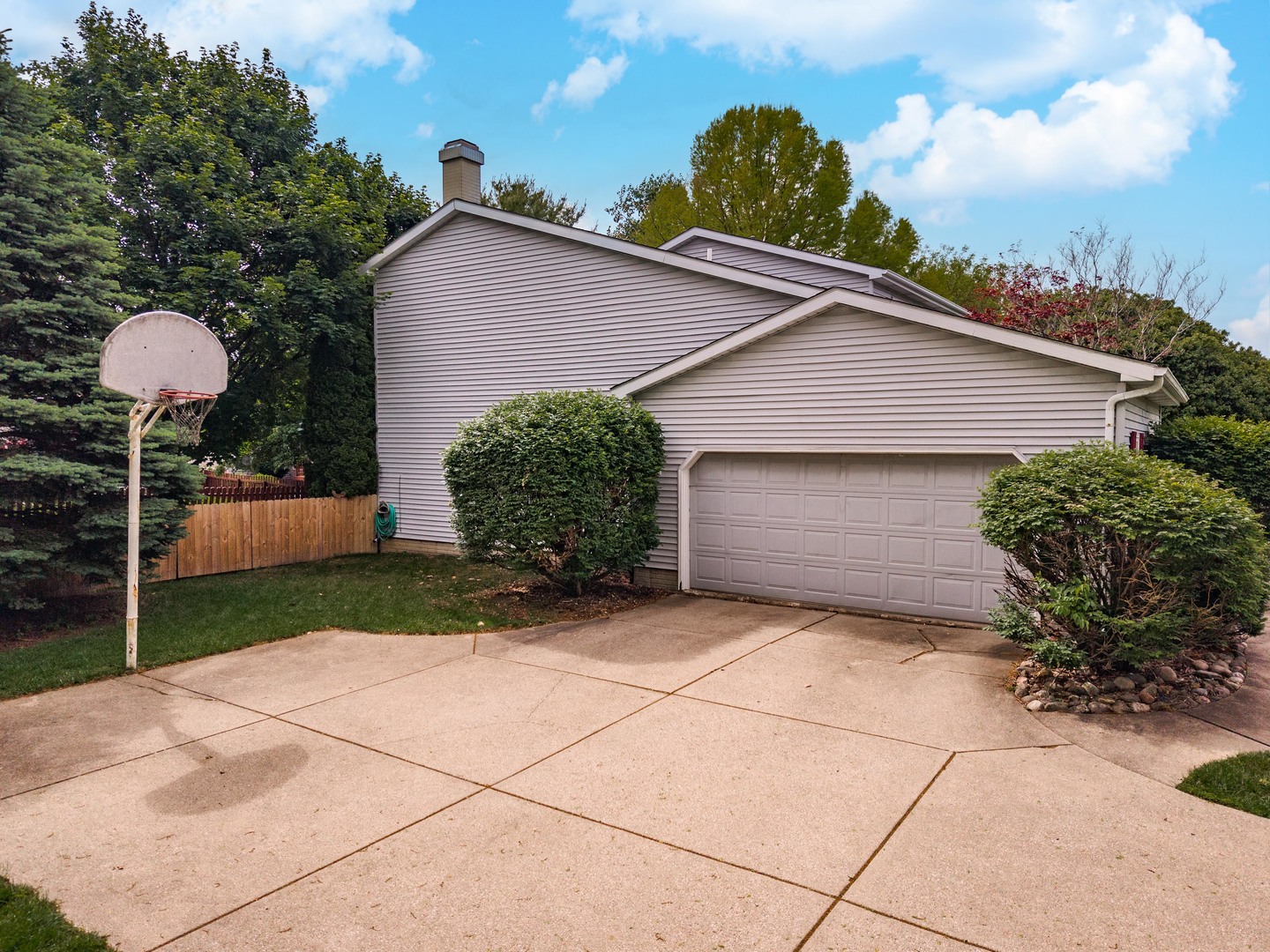 2605 Keystone Road, Bloomington, IL 61704