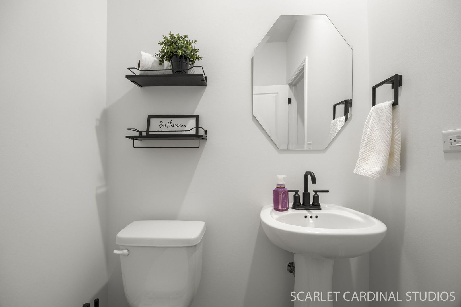 8490 Cornelia Lane, Woodridge, IL 60517