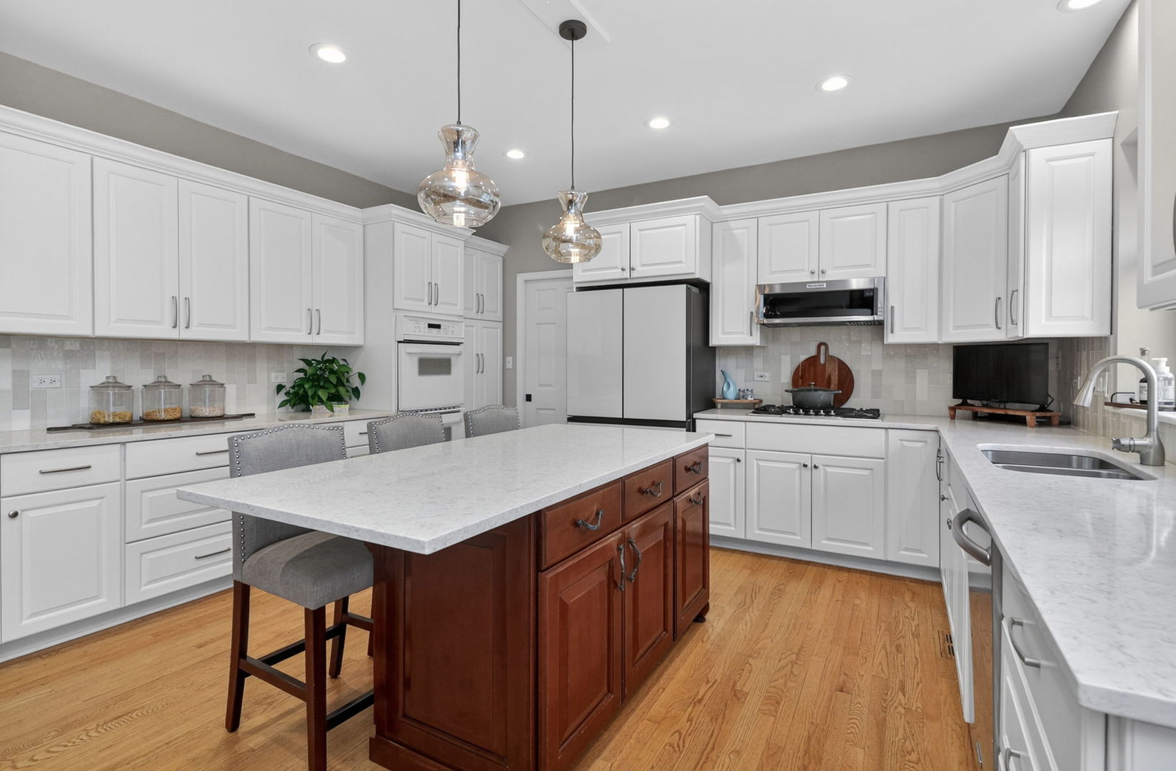 1376 Chapman Drive, Darien, IL 60561