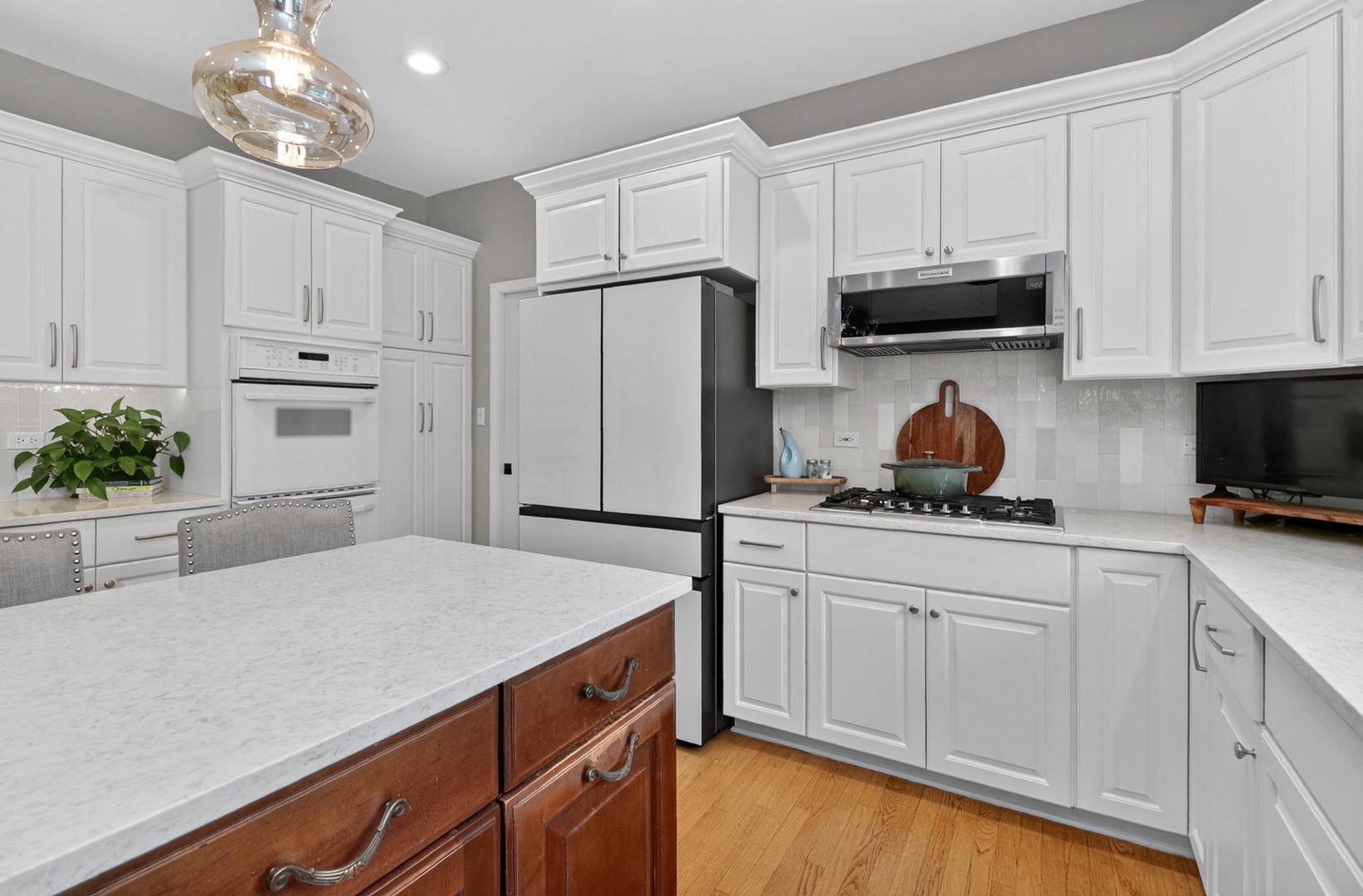 1376 Chapman Drive, Darien, IL 60561