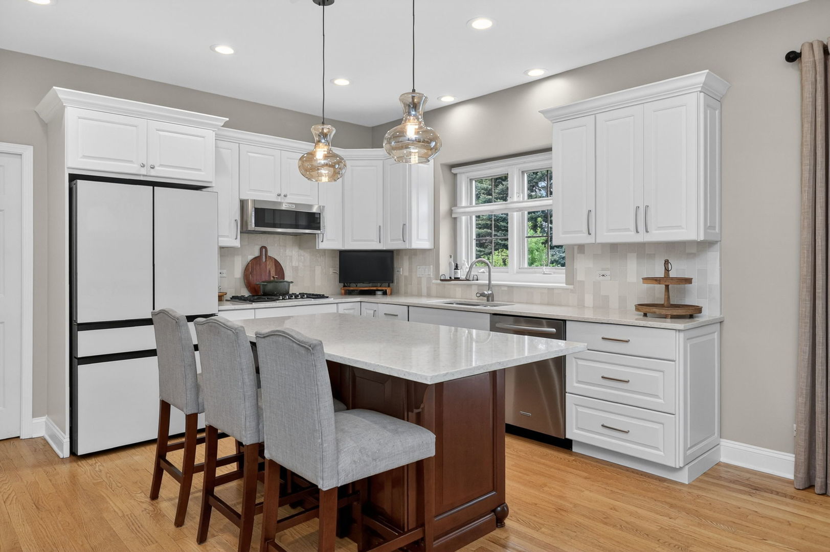 1376 Chapman Drive, Darien, IL 60561