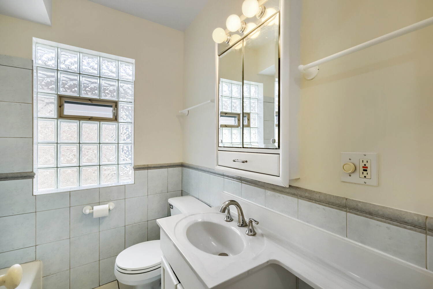 3311 N Plainfield Avenue, Chicago, IL 60634