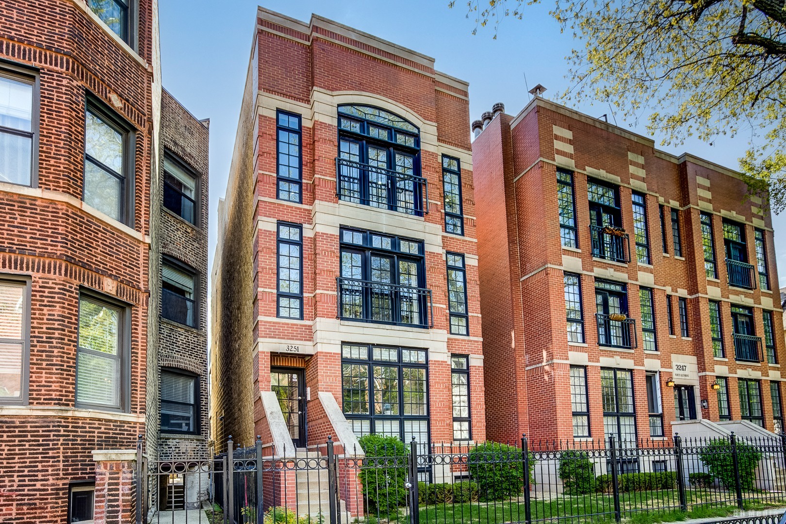 3251 N Kenmore Avenue #3, Chicago, IL 60657