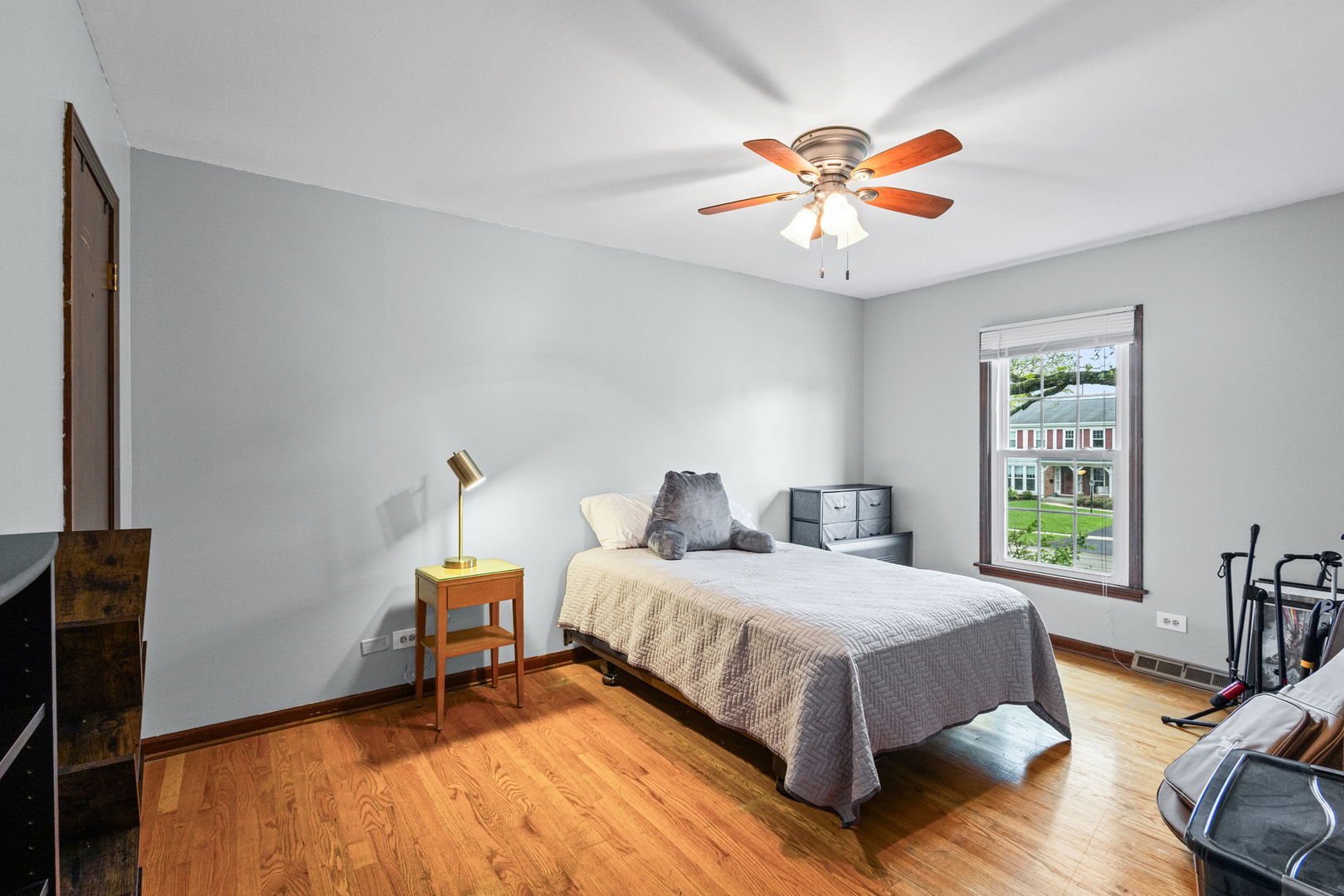 220 White Fawn Trail, Downers Grove, IL 60516