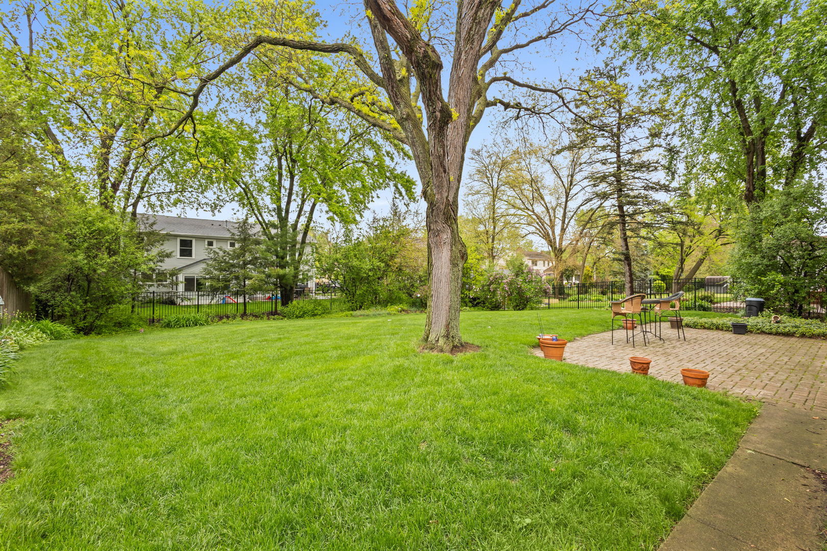 220 White Fawn Trail, Downers Grove, IL 60516
