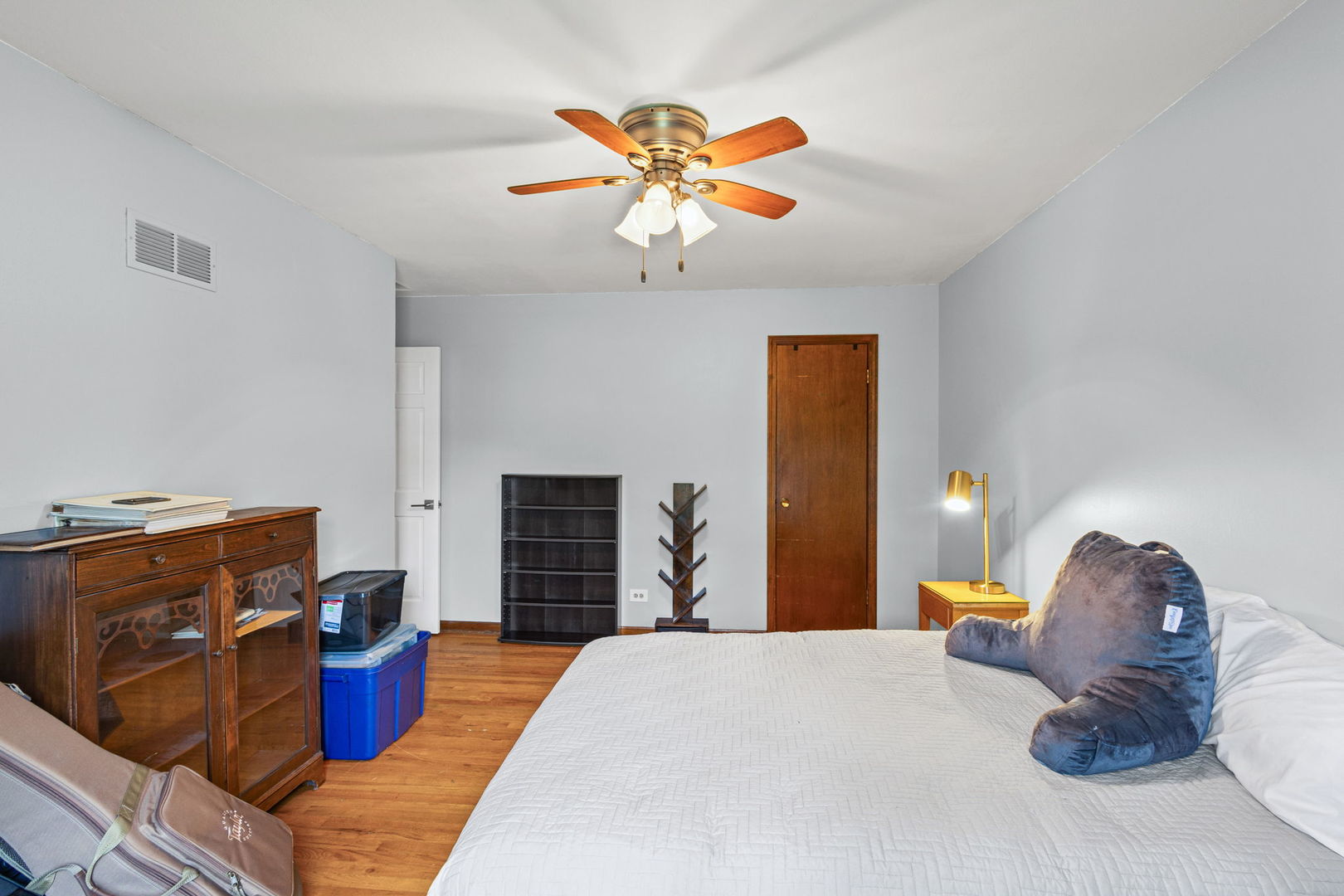 220 White Fawn Trail, Downers Grove, IL 60516