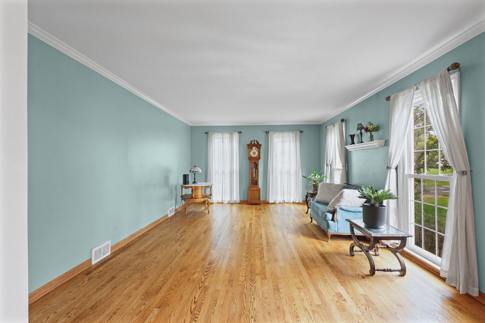 220 White Fawn Trail, Downers Grove, IL 60516