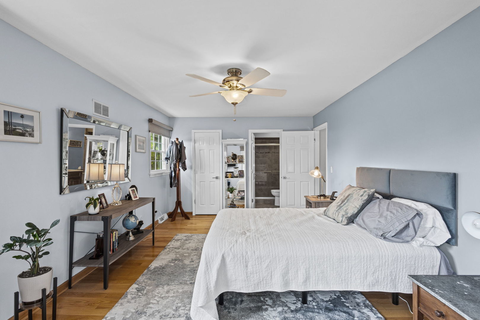 220 White Fawn Trail, Downers Grove, IL 60516