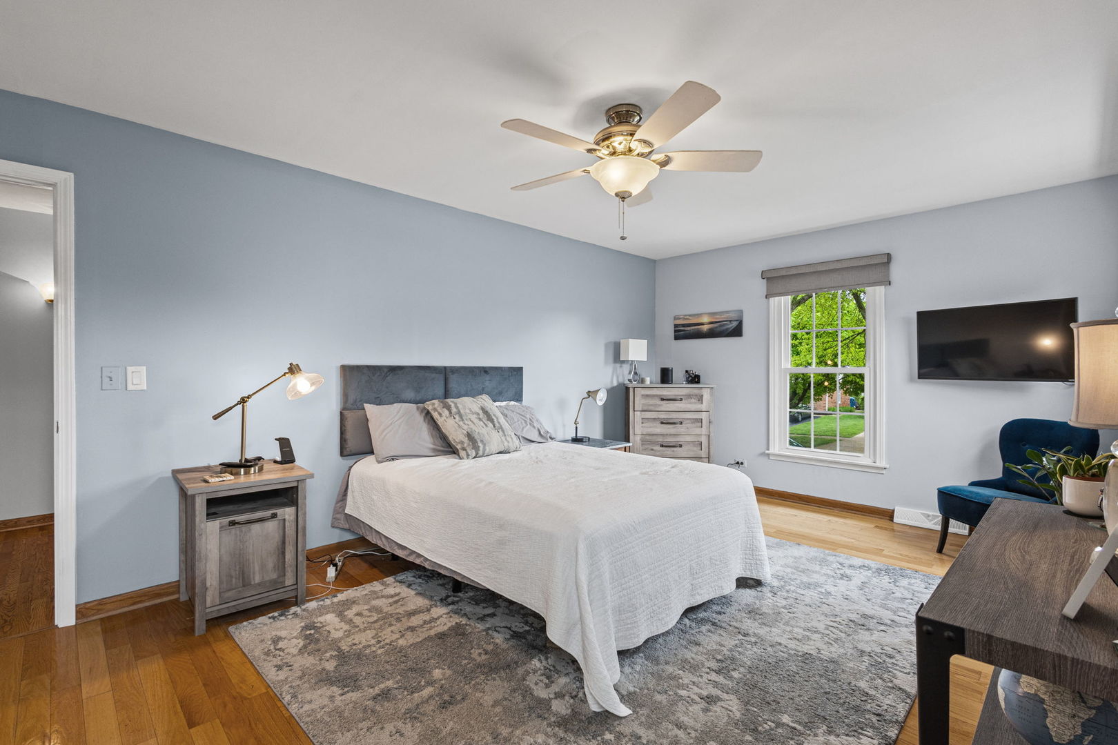 220 White Fawn Trail, Downers Grove, IL 60516