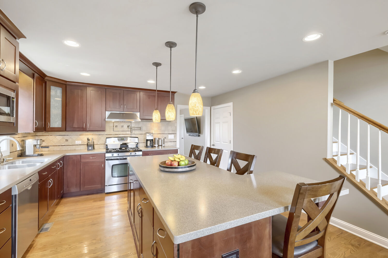 513 N Howard Avenue, Elmhurst, IL 60126