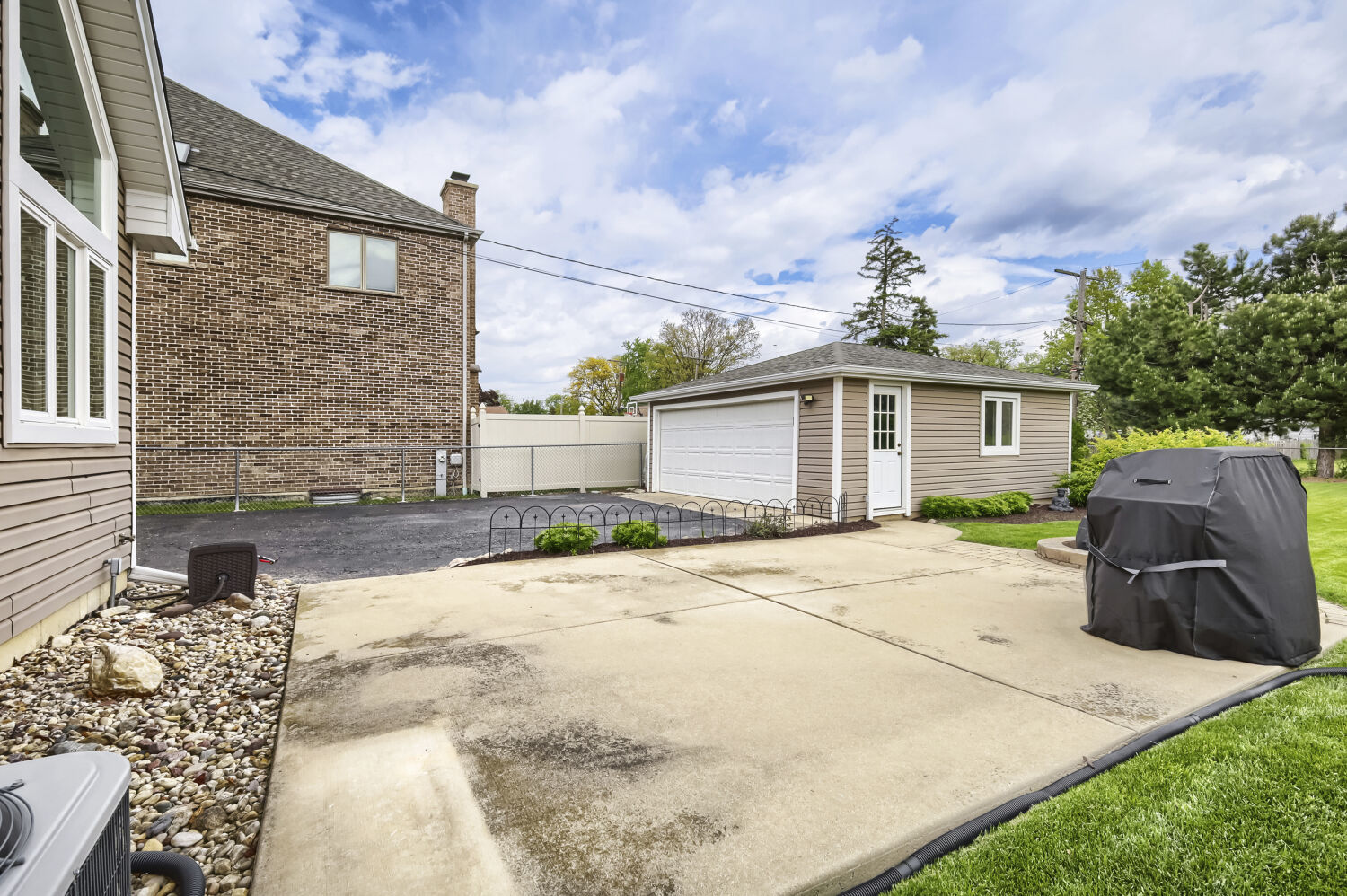 513 N Howard Avenue, Elmhurst, IL 60126