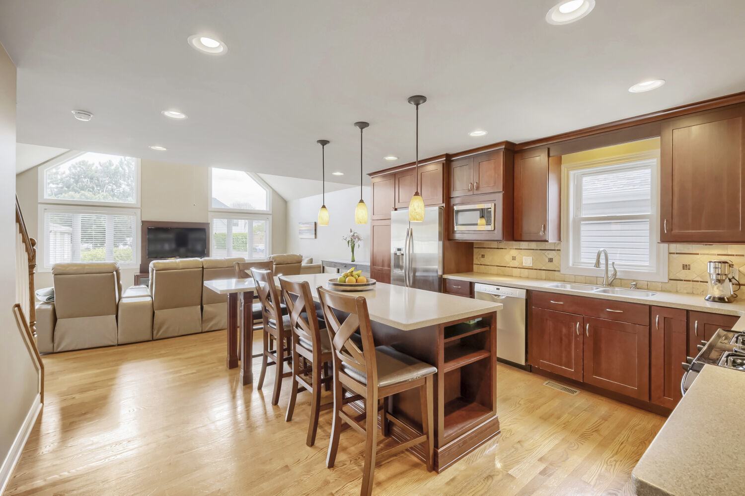 513 N Howard Avenue, Elmhurst, IL 60126