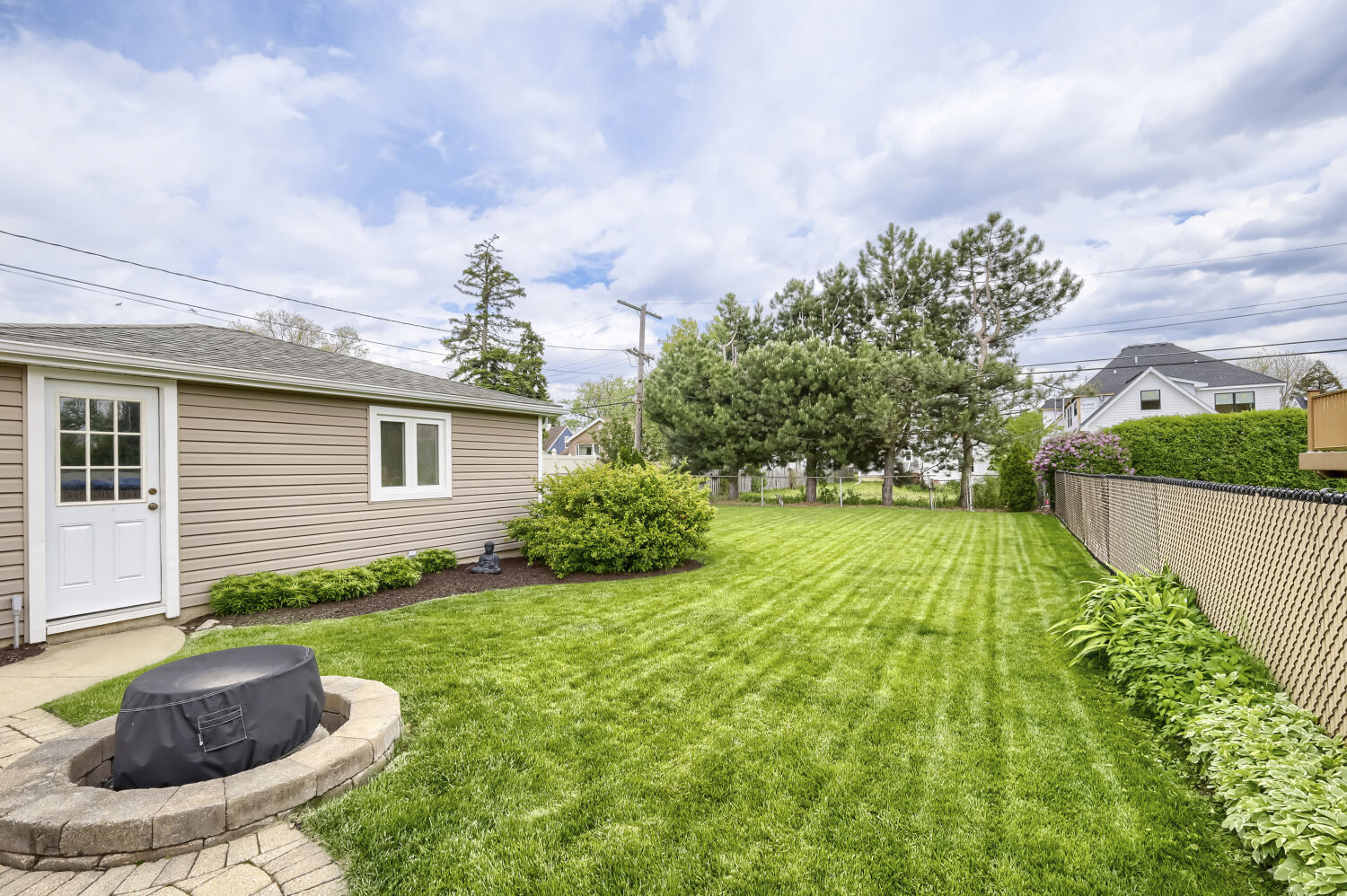 513 N Howard Avenue, Elmhurst, IL 60126