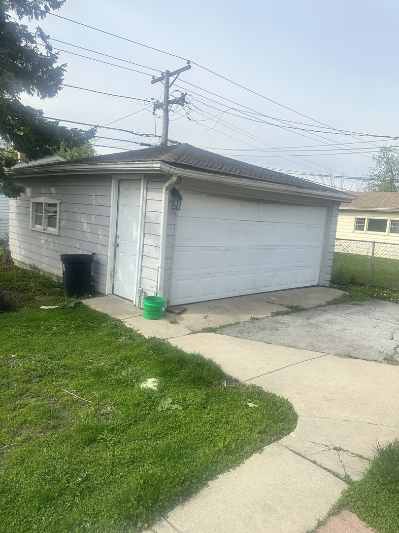 725 E 154th Street, South Holland, IL 60473